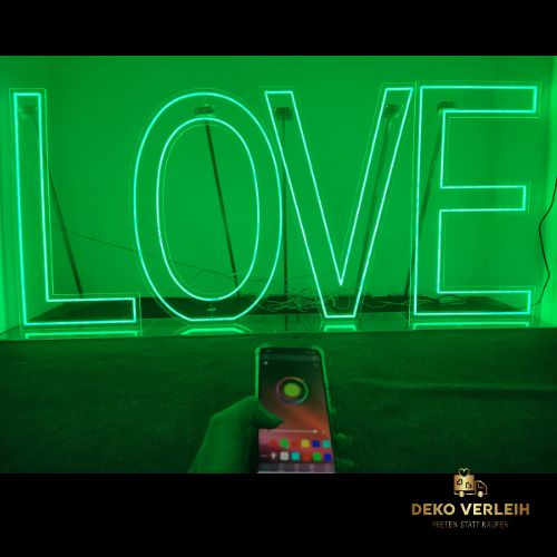 XXL Leuchtschrift LOVE 120cm mit Neonlicht - Farbwechsel per App
